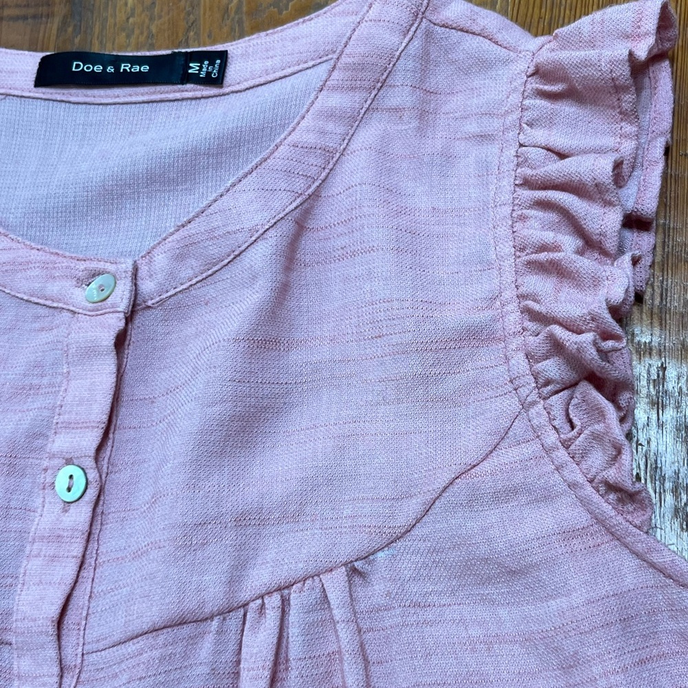Doe & Rae Ruffle Cap Sleeve Button Down Top Size Medium - Picture 14 of 14